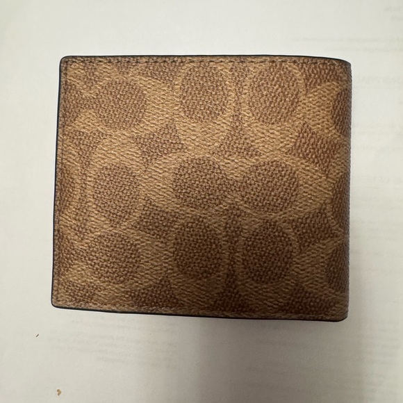 Low Start !! Coach Id Billfold Wallet In Signature Canvas - Picture 1 of 8